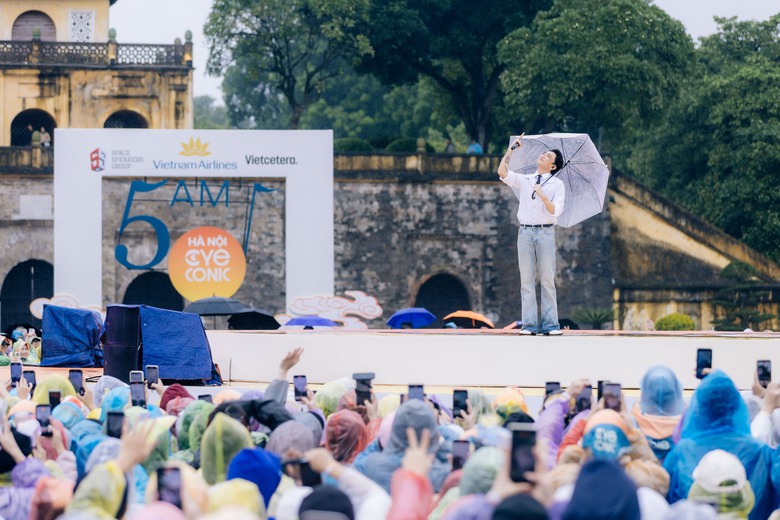 H&agrave;ng ngh&igrave;n kh&aacute;n giả đ&oacute;n b&igrave;nh minh c&ugrave;ng 5AM Concert- Ảnh 4.