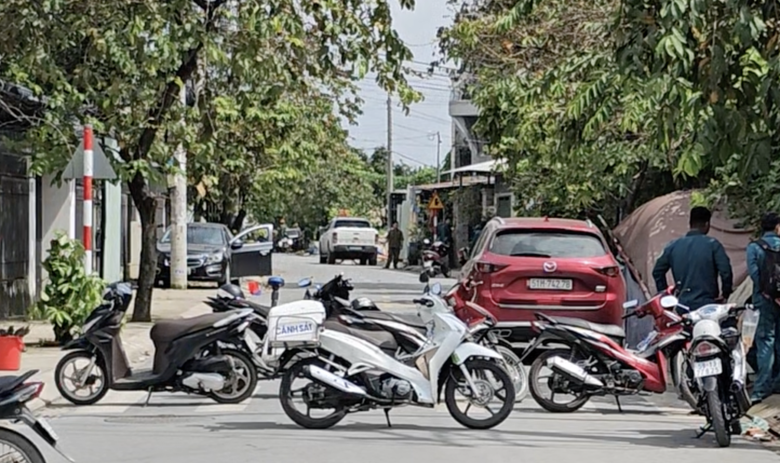 TP.HCM: Ph&aacute;t hiện thi thể c&ocirc; g&aacute;i trong cốp &ocirc; t&ocirc; đậu ven đường- Ảnh 1.