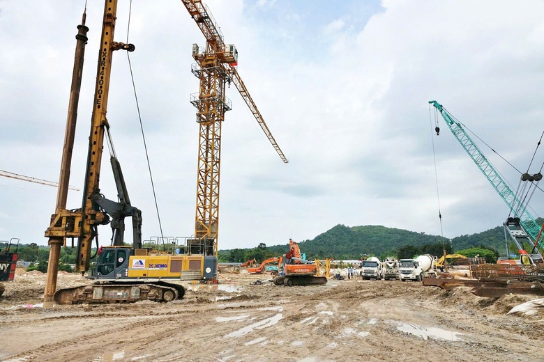 Bộ trưởng Trần Hồng Minh kiểm tra tiến độ c&aacute;c dự &aacute;n phục vụ APEC tại Ph&uacute; Quốc- Ảnh 3.