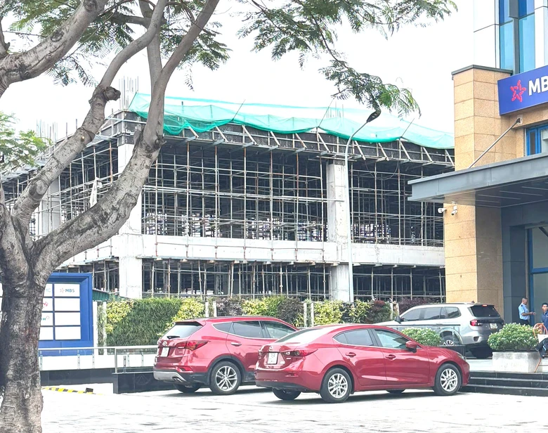 Sập gi&agrave;n gi&aacute;o tại Hải Ph&ograve;ng, 2 người chết, 1 người bị thương- Ảnh 2.