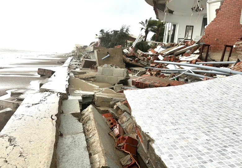 H&agrave; Tĩnh: Cảnh b&aacute;o những c&ocirc;ng tr&igrave;nh ven biển thiếu sức chống chọi với b&atilde;o- Ảnh 3.