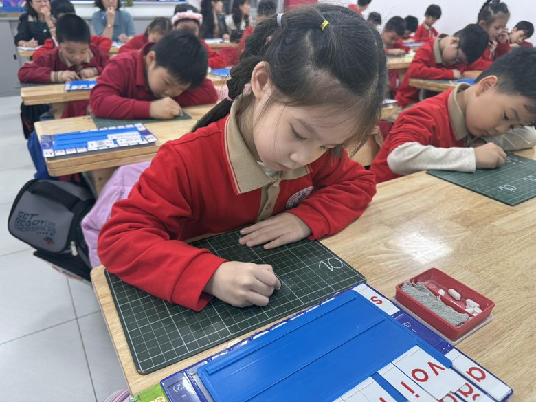 Dạy tiếng Anh từ lớp 1: Kỳ vọng cao, th&aacute;ch thức lớn- Ảnh 2.