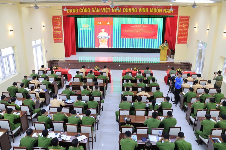 Đồng loạt tuy&ecirc;n truyền ATGT cho học sinh tại gần 60 trường ở L&acirc;m Đồng- Ảnh 2.