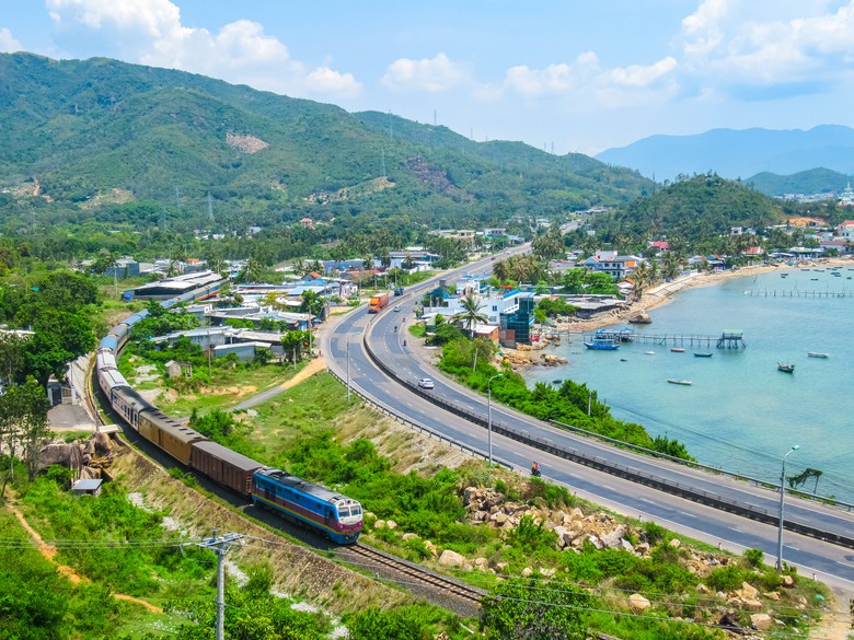 Ho&agrave;n thiện h&agrave;nh lang ph&aacute;p l&yacute;, tạo động lực mới ph&aacute;t triển đường sắt- Ảnh 1.