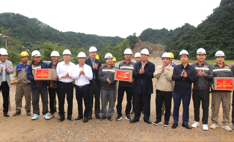Khắc phục khó khăn, thông tuyến cao tốc tại Cao Bằng và Lạng Sơn đúng hẹn 19/12- Ảnh 2. Khắc phục khó khăn, thông tuyến cao tốc tại Cao Bằng và Lạng Sơn đúng hẹn 19/12- Ảnh 2.