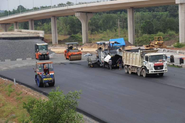 Đồng Nai: Dư vật liệu san lấp nhưng thiếu li&ecirc;n kết giữa mỏ v&agrave; nh&agrave; thầu- Ảnh 2.