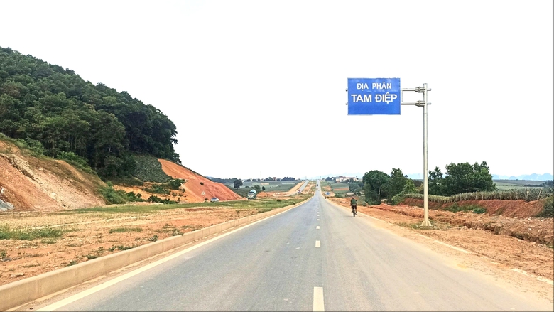 Ninh B&igrave;nh: Tuyến đường Đ&ocirc;ng - T&acirc;y gần 2.000 tỷ đồng sạt lở ta luy, cần sớm khắc phục- Ảnh 5.