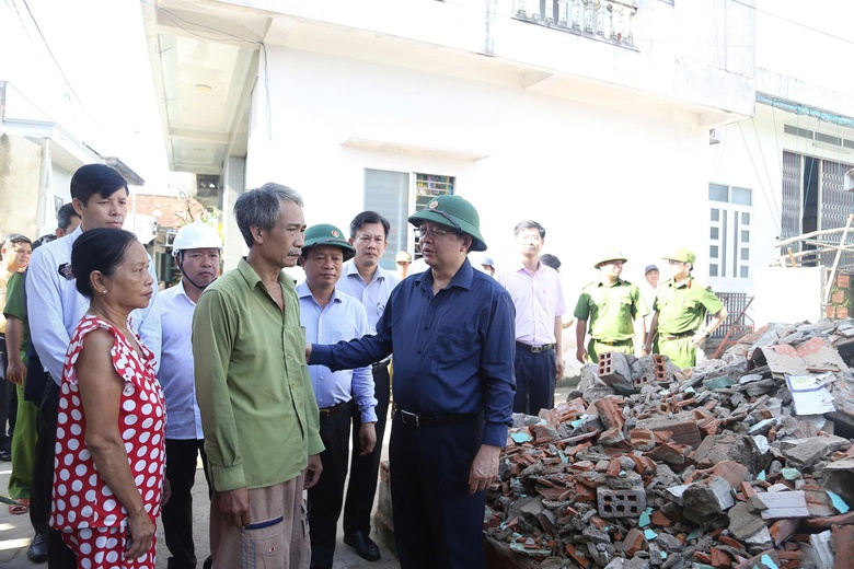 Nơi t&acirc;m b&atilde;o số 13 qu&eacute;t qua: X&acirc;y lại cuộc sống từ những đống hoang t&agrave;n- Ảnh 1.
