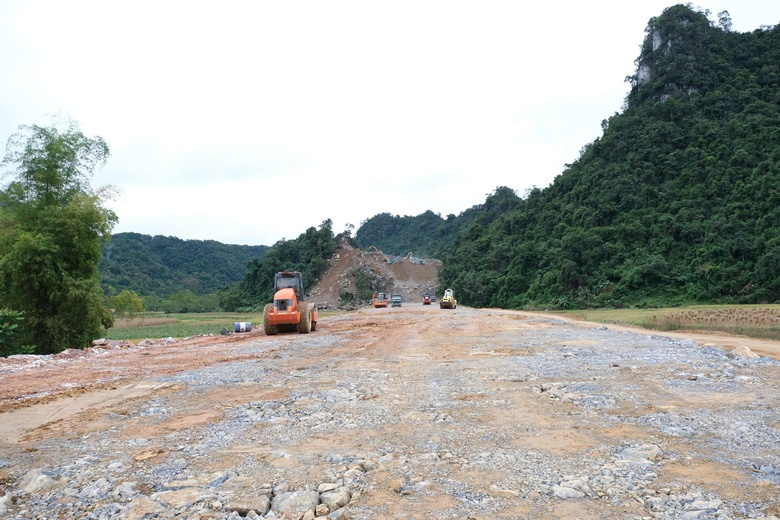 Khắc phục khó khăn, thông tuyến cao tốc tại Cao Bằng và Lạng Sơn đúng hẹn 19/12- Ảnh 8. Khắc phục khó khăn, thông tuyến cao tốc tại Cao Bằng và Lạng Sơn đúng hẹn 19/12- Ảnh 8.