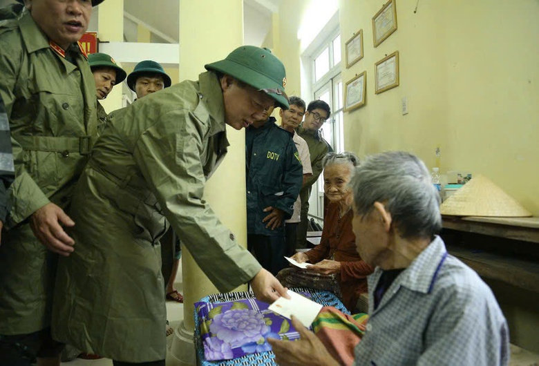 Ở nơi t&acirc;m b&atilde;o Kalmeagi đi qua- Ảnh 1.