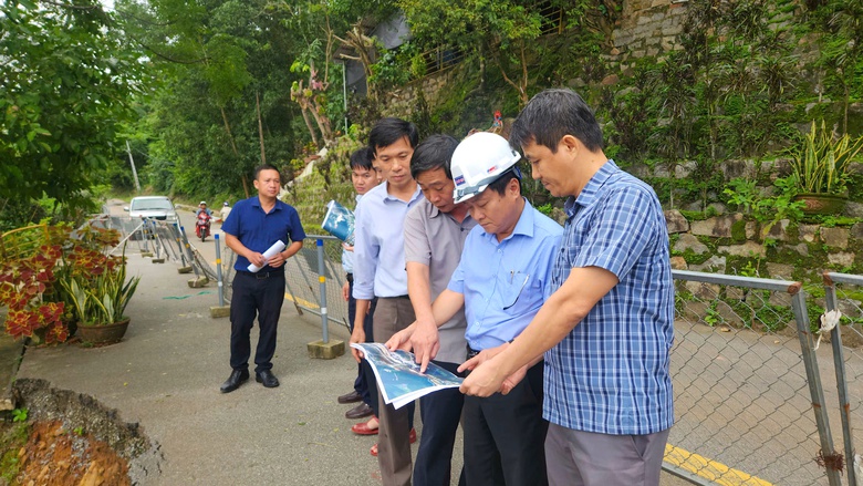 Sạt lở nghi&ecirc;m trọng tr&ecirc;n tuyến đường huyết mạch ở Quảng Ng&atilde;i- Ảnh 11.