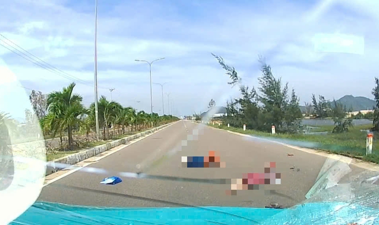 Gia Lai: Mẹ tử vong, con bị thương sau c&uacute; va chạm mạnh với xe taxi- Ảnh 1.