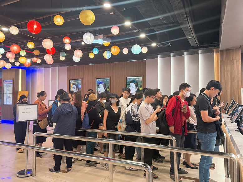 Kh&aacute;n giả nhận v&eacute; xem miễn ph&iacute; "Mưa đỏ", "Bộ tứ b&aacute;o thủ" ở đ&acirc;u?- Ảnh 5.