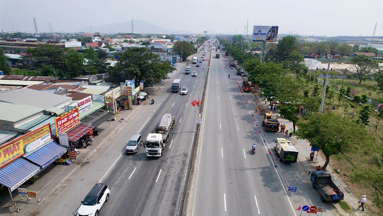 Từ 17/11, điều chỉnh ph&acirc;n l&agrave;n tr&ecirc;n QL51 qua TP.HCM, t&aacute;ch d&ograve;ng &ocirc; t&ocirc; - m&ocirc; t&ocirc; tr&aacute;nh xung đột- Ảnh 1.