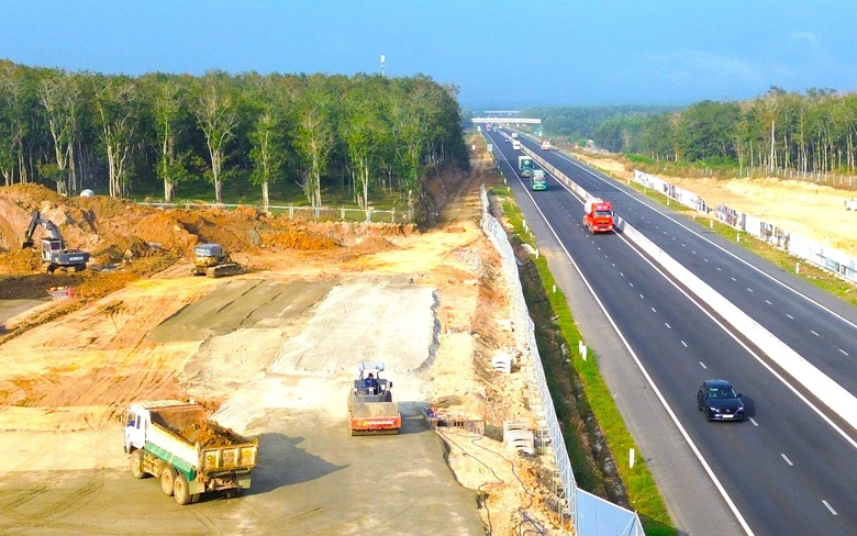 Sẽ xử l&yacute; tr&aacute;ch nhiệm nh&agrave; đầu tư chậm l&agrave;m trạm dừng nghỉ cao tốc