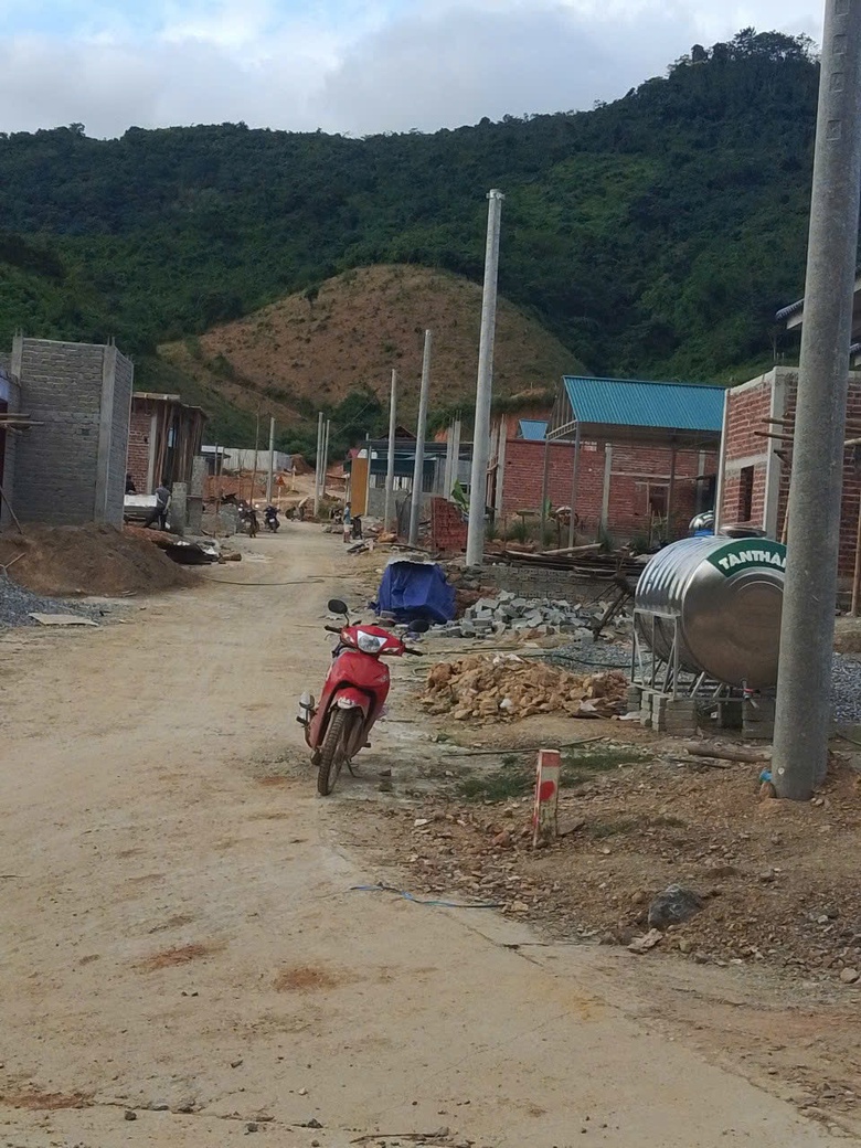 Nghệ An: Người d&acirc;n v&ugrave;ng lũ qu&eacute;t ng&oacute;ng điện ở khu t&aacute;i định cư mới- Ảnh 3.