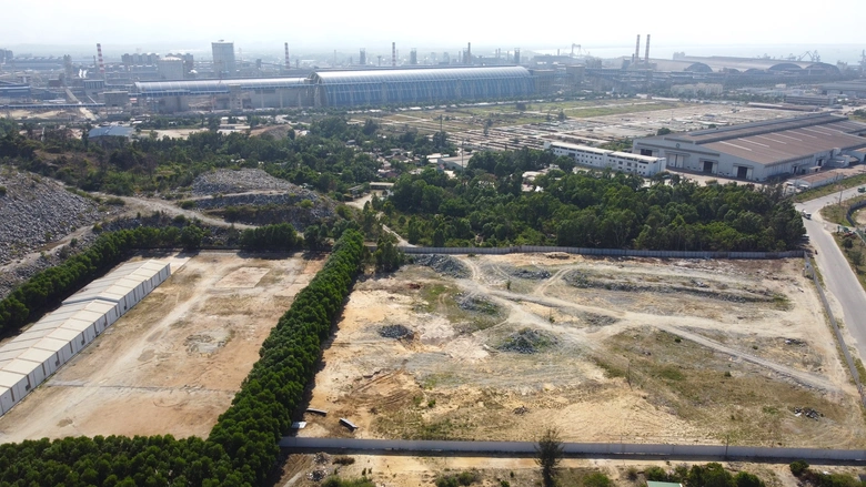 Quảng Ngãi giao hơn 110.000m2 đất để xây nhà máy sản xuất ray đường sắt tốc độ cao- Ảnh 1. Quảng Ngãi giao hơn 110.000m2 đất để xây nhà máy sản xuất ray đường sắt tốc độ cao- Ảnh 1.