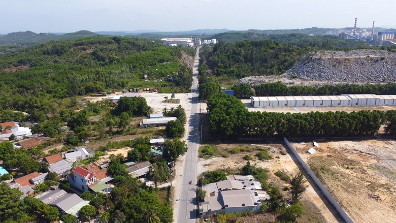 Quảng Ngãi giao hơn 110.000m2 đất để xây nhà máy sản xuất ray đường sắt tốc độ cao- Ảnh 4. Quảng Ngãi giao hơn 110.000m2 đất để xây nhà máy sản xuất ray đường sắt tốc độ cao- Ảnh 4.