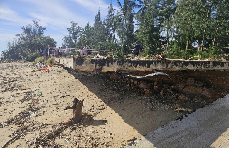 S&oacute;ng dữ x&eacute; toạc tuyến đường b&ecirc; t&ocirc;ng ven biển ở Quảng Ng&atilde;i- Ảnh 5.