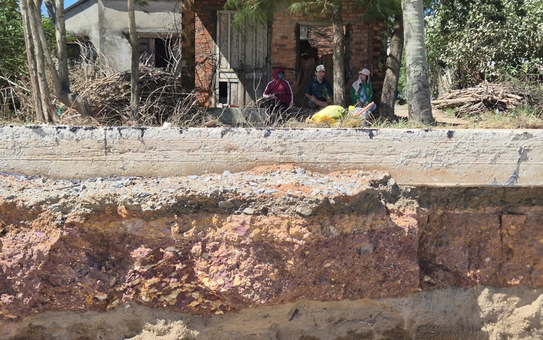 S&oacute;ng dữ x&eacute; toạc tuyến đường b&ecirc; t&ocirc;ng ven biển ở Quảng Ng&atilde;i- Ảnh 7.