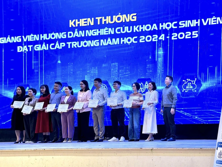 Đại học Kiến tr&uacute;c H&agrave; Nội vinh danh đề t&agrave;i nghi&ecirc;n cứu xuất sắc- Ảnh 3.