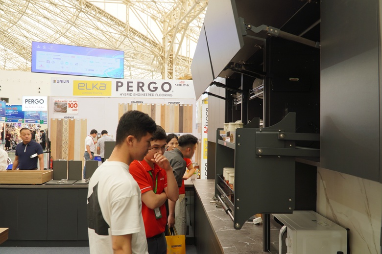 Đa dạng trải nghiệm tại triển lãm Vietbuild Hà Nội 2025- Ảnh 4. Đa dạng trải nghiệm tại triển lãm Vietbuild Hà Nội 2025- Ảnh 4.