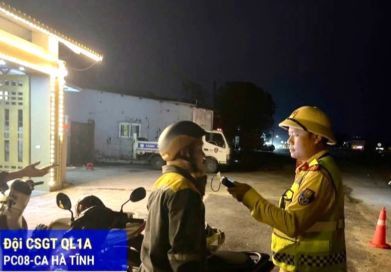 H&agrave; Tĩnh: X&acirc;y dựng văn h&oacute;a giao th&ocirc;ng nhờ thực thi nghi&ecirc;m t&uacute;c Luật Giao th&ocirc;ng đường bộ- Ảnh 2.