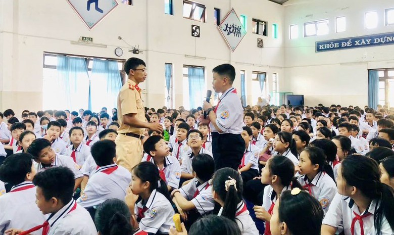 Huế: Tăng cường bảo đảm trật tự, an toàn giao thông ở lứa tuổi học sinh- Ảnh 1. Huế: Tăng cường bảo đảm trật tự, an toàn giao thông ở lứa tuổi học sinh- Ảnh 1.