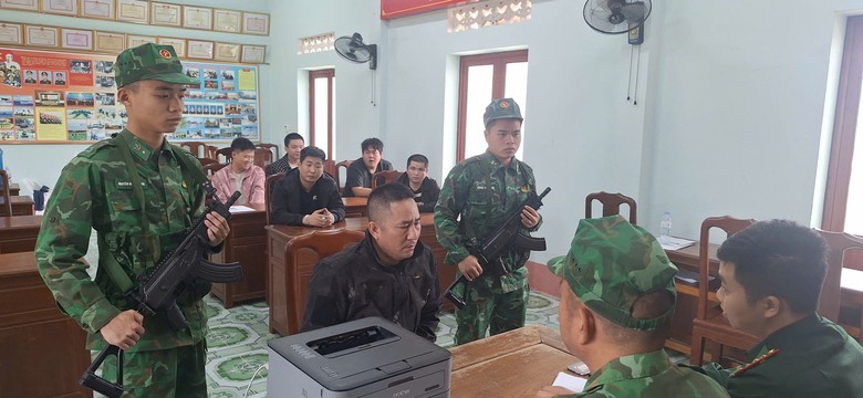 Quảng Ninh: 11 người nước ngo&agrave;i vượt bi&ecirc;n bằng đường biển bị khởi tố- Ảnh 2.