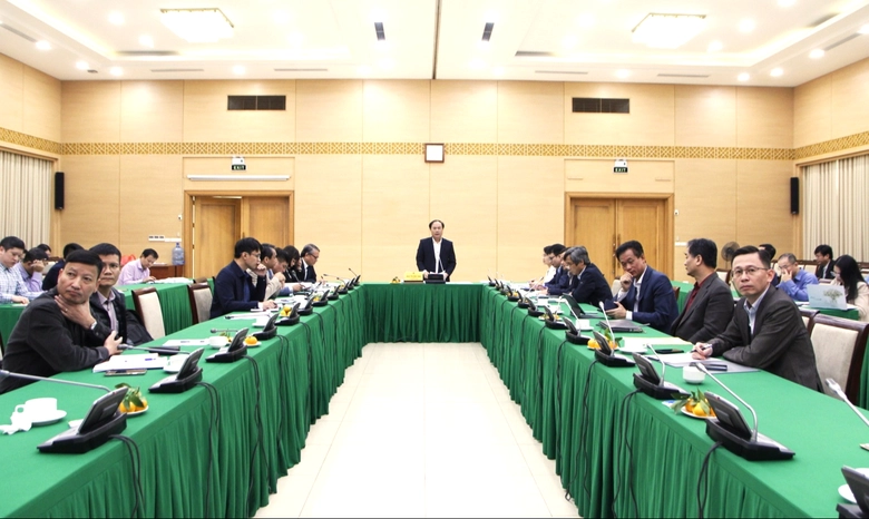 Thứ trưởng Bộ X&acirc;y dựng Nguyễn Văn Sinh chủ tr&igrave; hội thảo..JPG