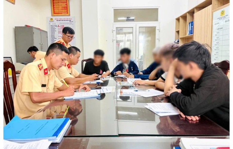 Huế: Tăng cường bảo đảm trật tự, an toàn giao thông ở lứa tuổi học sinh- Ảnh 2. Huế: Tăng cường bảo đảm trật tự, an toàn giao thông ở lứa tuổi học sinh- Ảnh 2.