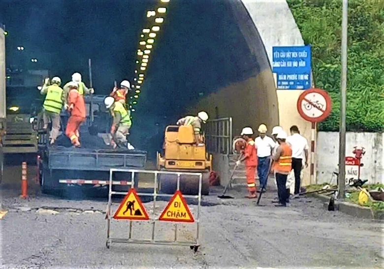Cơ bản khắc phục xong hư hỏng mặt đường quốc lộ 1 đoạn qua Huế- Ảnh 2.