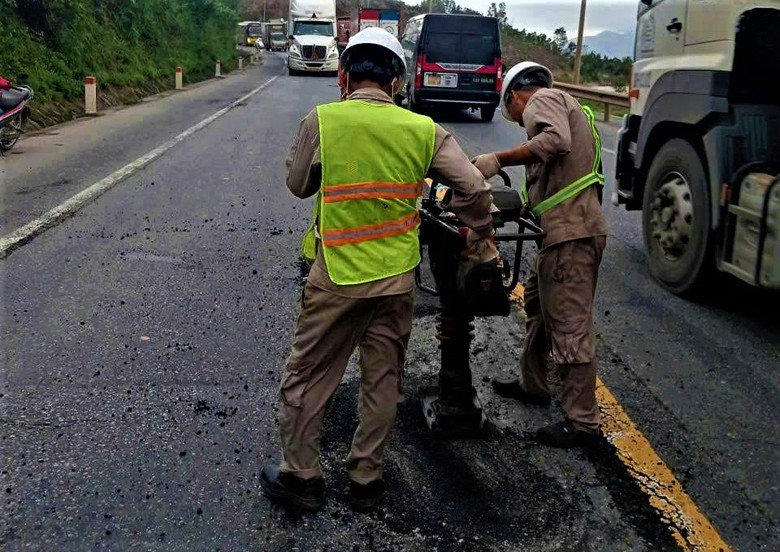 Cơ bản khắc phục xong hư hỏng mặt đường quốc lộ 1 đoạn qua Huế- Ảnh 3.