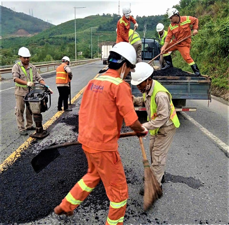 Cơ bản khắc phục xong hư hỏng mặt đường quốc lộ 1 đoạn qua Huế- Ảnh 5.