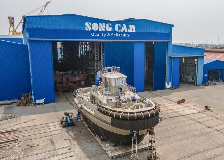 Sản xuất bứt ph&aacute;, Đ&oacute;ng t&agrave;u S&ocirc;ng Cấm vượt kế hoạch năm 2025 trước thời hạn- Ảnh 2.