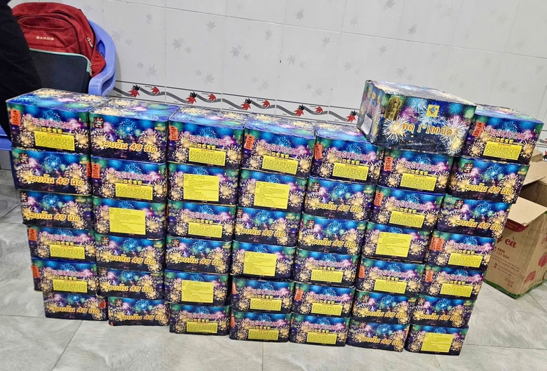 C&ocirc;ng an H&agrave; Tĩnh bắt giữ nh&oacute;m đối tượng rao b&aacute;n 7 tấn ph&aacute;o tr&ecirc;n mạng x&atilde; hội- Ảnh 1.