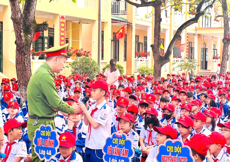 Ng&agrave;nh X&acirc;y dựng H&agrave; Tĩnh chung tay v&igrave; nạn nh&acirc;n tai nạn giao th&ocirc;ng- Ảnh 1.