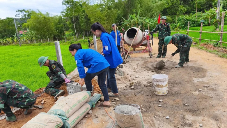 H&agrave; Tĩnh: Quyết t&acirc;m th&aacute;o gỡ "n&uacute;t thắt" g&acirc;y lực cản cho tăng trưởng trong CCHC- Ảnh 7.