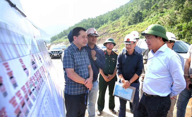 Nghi&ecirc;n cứu l&agrave;m cầu cạn tại nơi nứt mặt đường cao tốc La Sơn - H&ograve;a Li&ecirc;n- Ảnh 1.