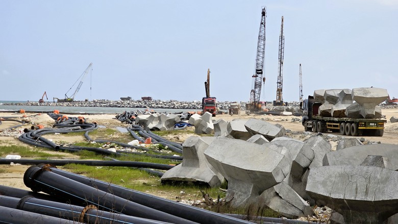Ph&oacute; Thủ tướng Nguyễn Ch&iacute; Dũng kiểm tra c&aacute;c dự &aacute;n cao tốc, cảng biển, s&acirc;n bay ở Quảng Trị- Ảnh 5.