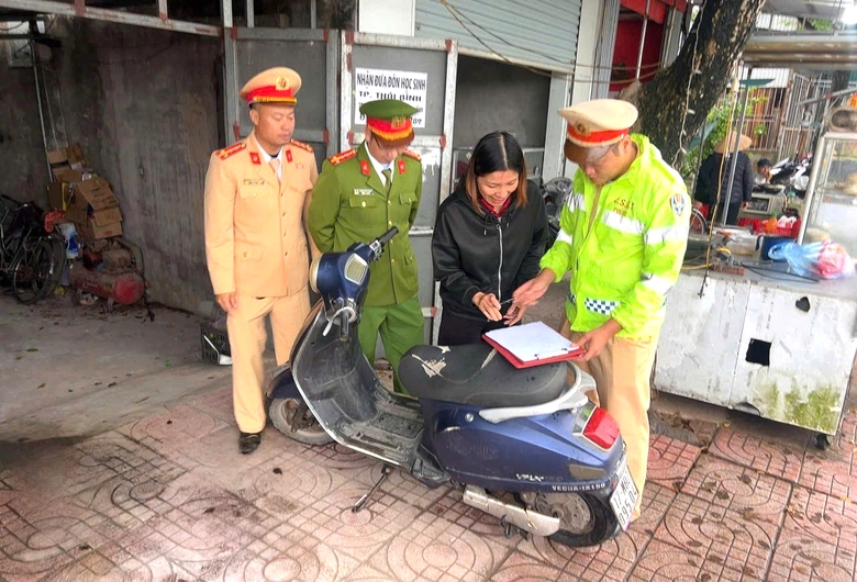 Hưng Y&ecirc;n: Ph&aacute;t hiện hơn 1.000 trường hợp học sinh điều khiển xe khi chưa đủ điều kiện- Ảnh 2.