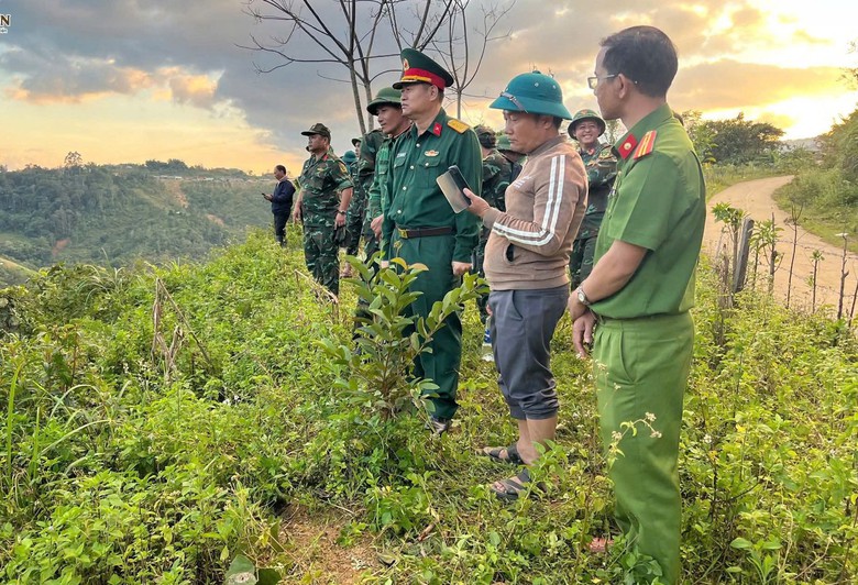 Sạt lở nghi v&ugrave;i 3 người ở Đ&agrave; Nẵng: Th&agrave;nh lập sở chỉ huy tiền phương, di dời gần 700 người- Ảnh 2.