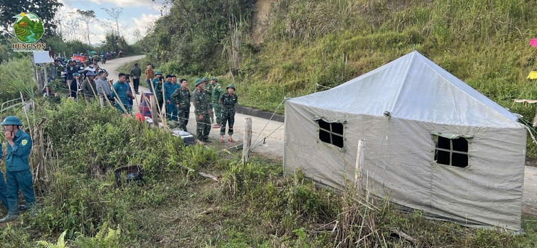 Sạt lở nghi v&ugrave;i 3 người ở Đ&agrave; Nẵng: Th&agrave;nh lập sở chỉ huy tiền phương, di dời gần 700 người- Ảnh 1.
