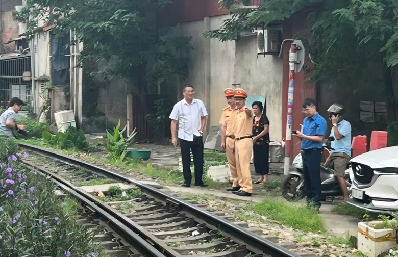L&agrave;o Cai triển khai mạnh mẽ Chỉ thị 22/CT-TTg, siết chặt an to&agrave;n giao th&ocirc;ng đường sắt- Ảnh 1.