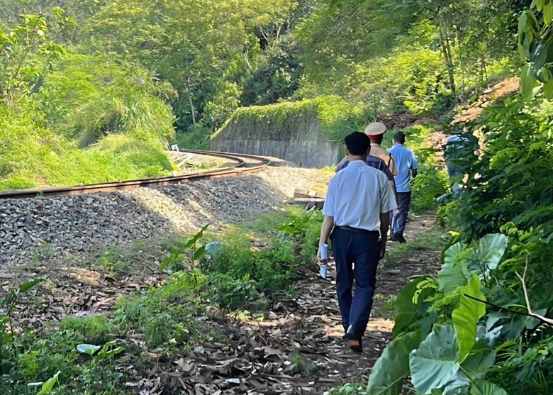 L&agrave;o Cai triển khai mạnh mẽ Chỉ thị 22/CT-TTg, siết chặt an to&agrave;n giao th&ocirc;ng đường sắt- Ảnh 3.