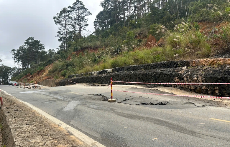 Cận cảnh đường đ&egrave;o Măng Đen tr&ecirc;n QL24 trồi l&ecirc;n 1,2m, nguy cơ bẻ g&atilde;y nền đường- Ảnh 12.