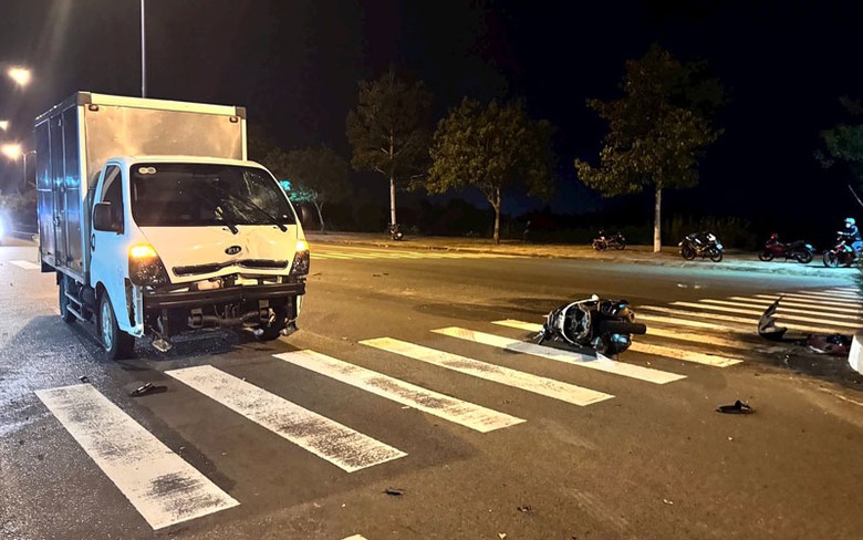 Hiện trường vụ tai nạn khiến hai người thiệt mạng - Ảnh: Hữu Ph&uacute;c.