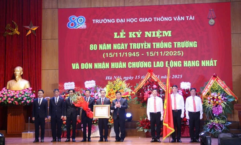 Trường Đại học GTVT đ&oacute;n nhận Hu&acirc;n chương Lao động hạng Nhất- Ảnh 1.