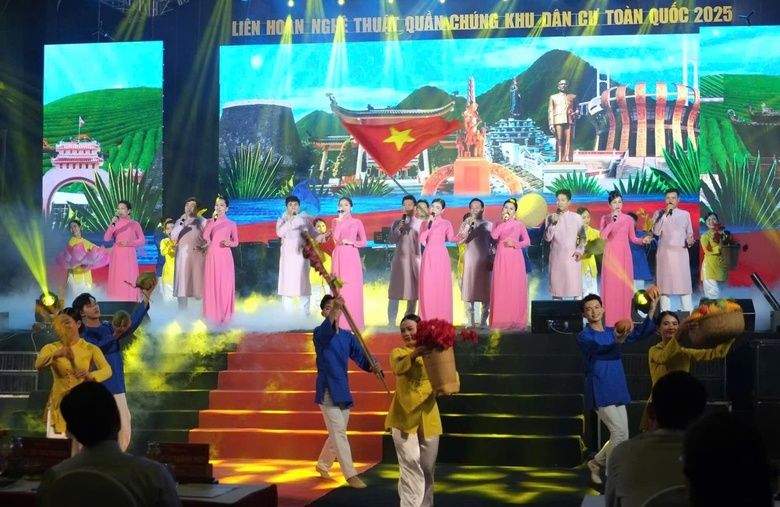 Khai mạc li&ecirc;n hoan nghệ thuật quần ch&uacute;ng khu d&acirc;n cư to&agrave;n quốc tại An Giang- Ảnh 1.