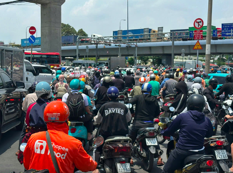 TP.HCM: Ng&atilde; tư Thủ Đức hết kẹt xe sau điều chỉnh tổ chức giao th&ocirc;ng- Ảnh 5.